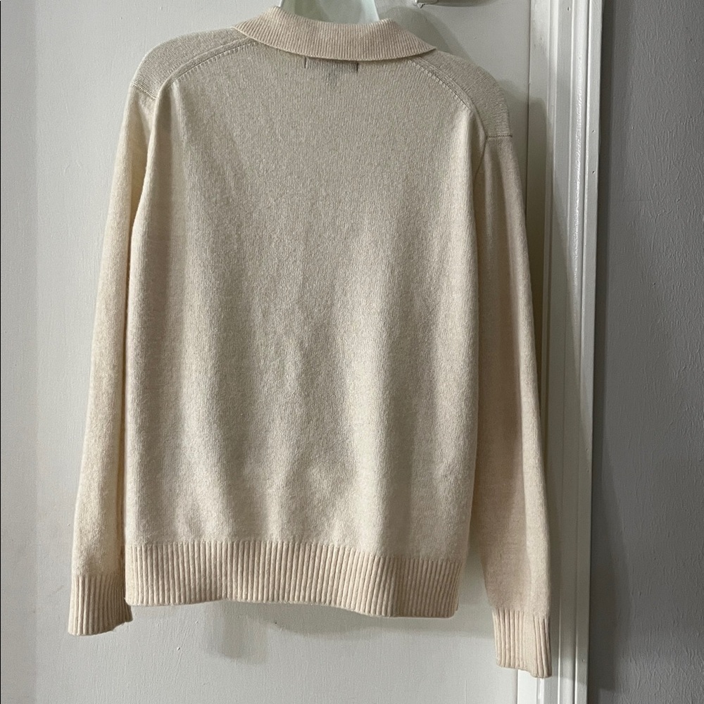 Banana Republic Cream V-Neck Sweater - Picture 2 of 7